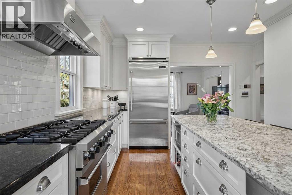 3015 2 Street SW