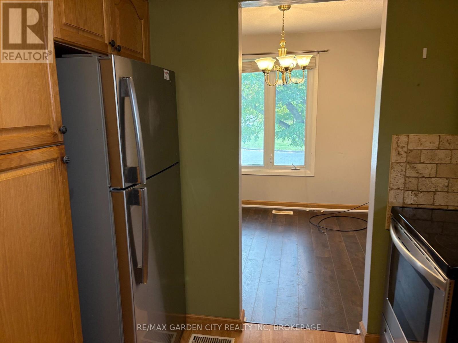 Upper - 9 Stonegate Drive, St. Catharines, Ontario L2P 3K9 - Photo 12 - X13807524