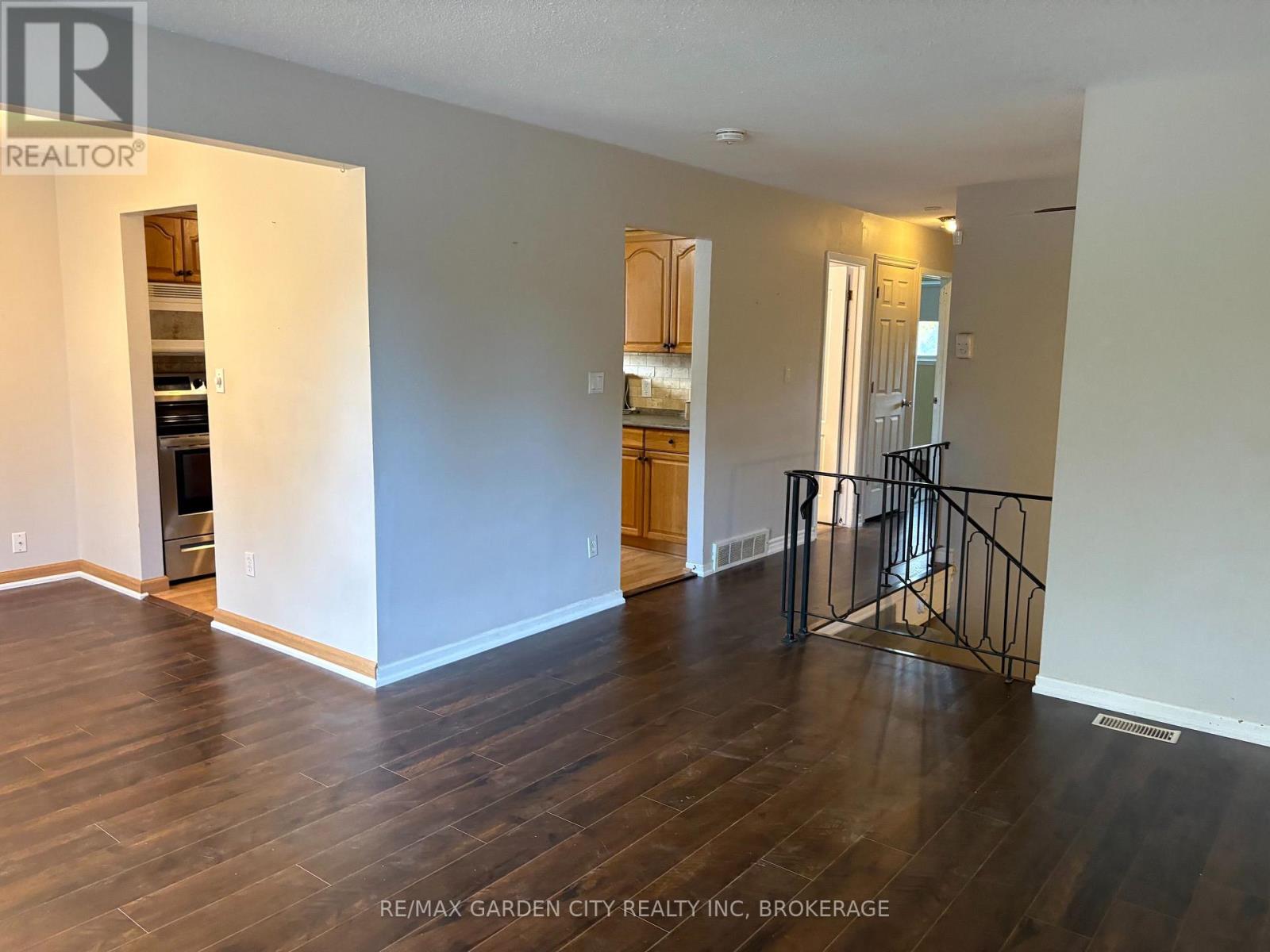 Upper - 9 Stonegate Drive, St. Catharines, Ontario L2P 3K9 - Photo 6 - X13807524