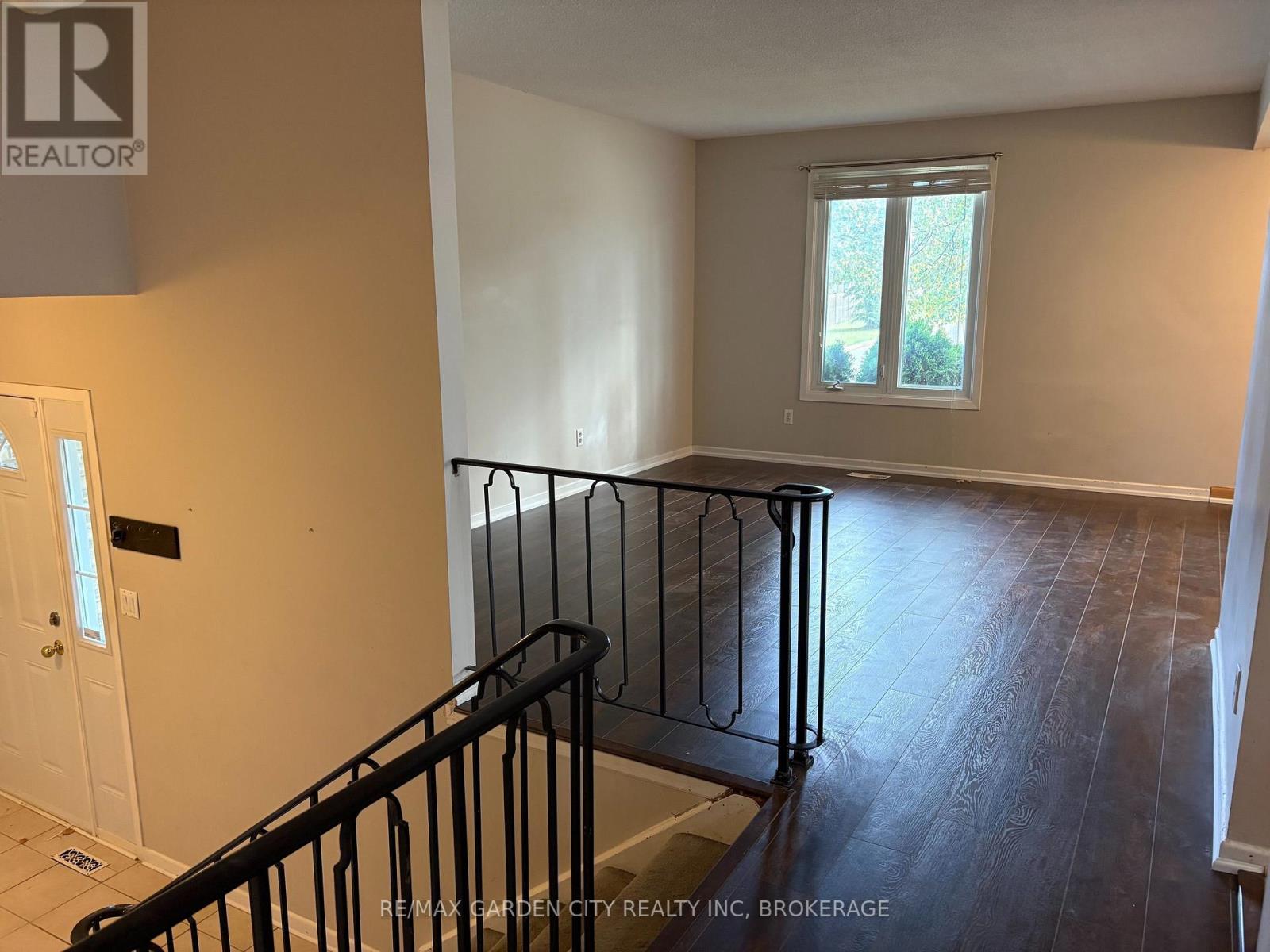 Upper - 9 Stonegate Drive, St. Catharines, Ontario L2P 3K9 - Photo 5 - X13807524