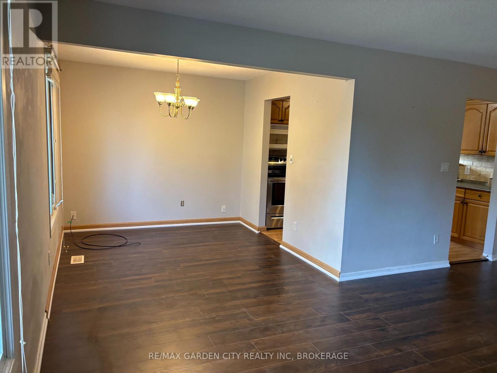 Upper - 9 Stonegate Drive, St. Catharines, Ontario L2P 3K9 - Photo 9 - X13807524