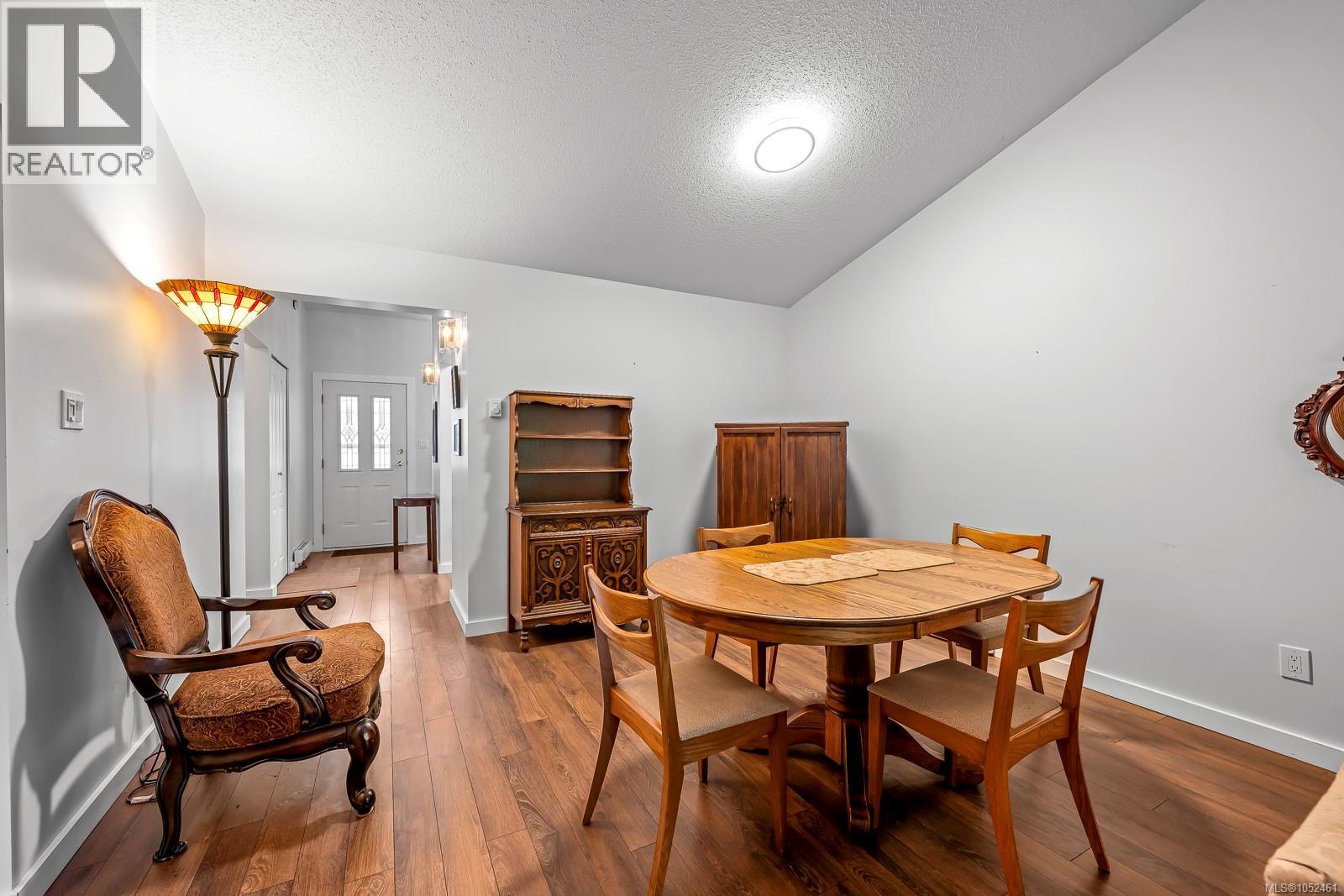 4 2030 Robb Ave