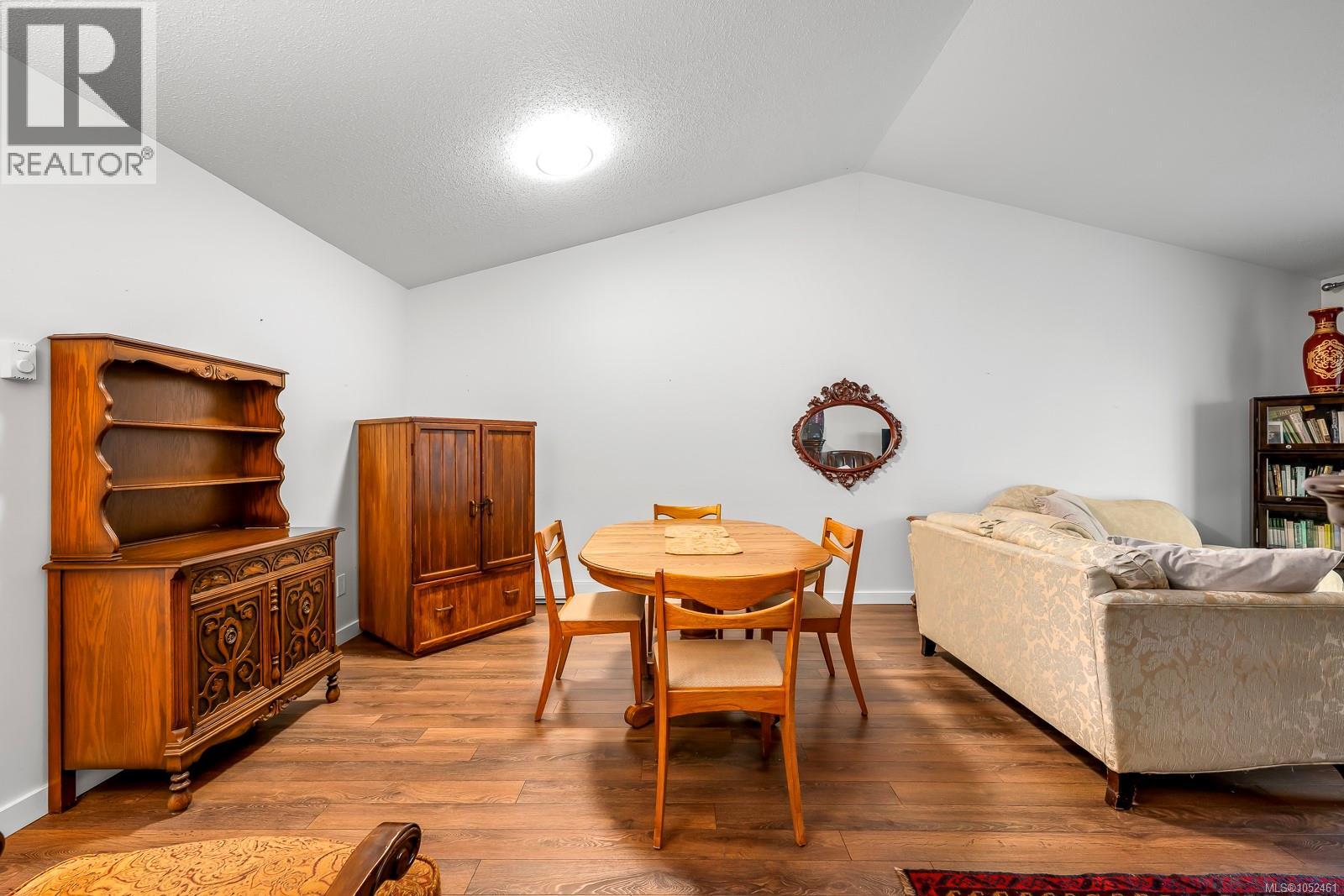 4 2030 Robb Ave