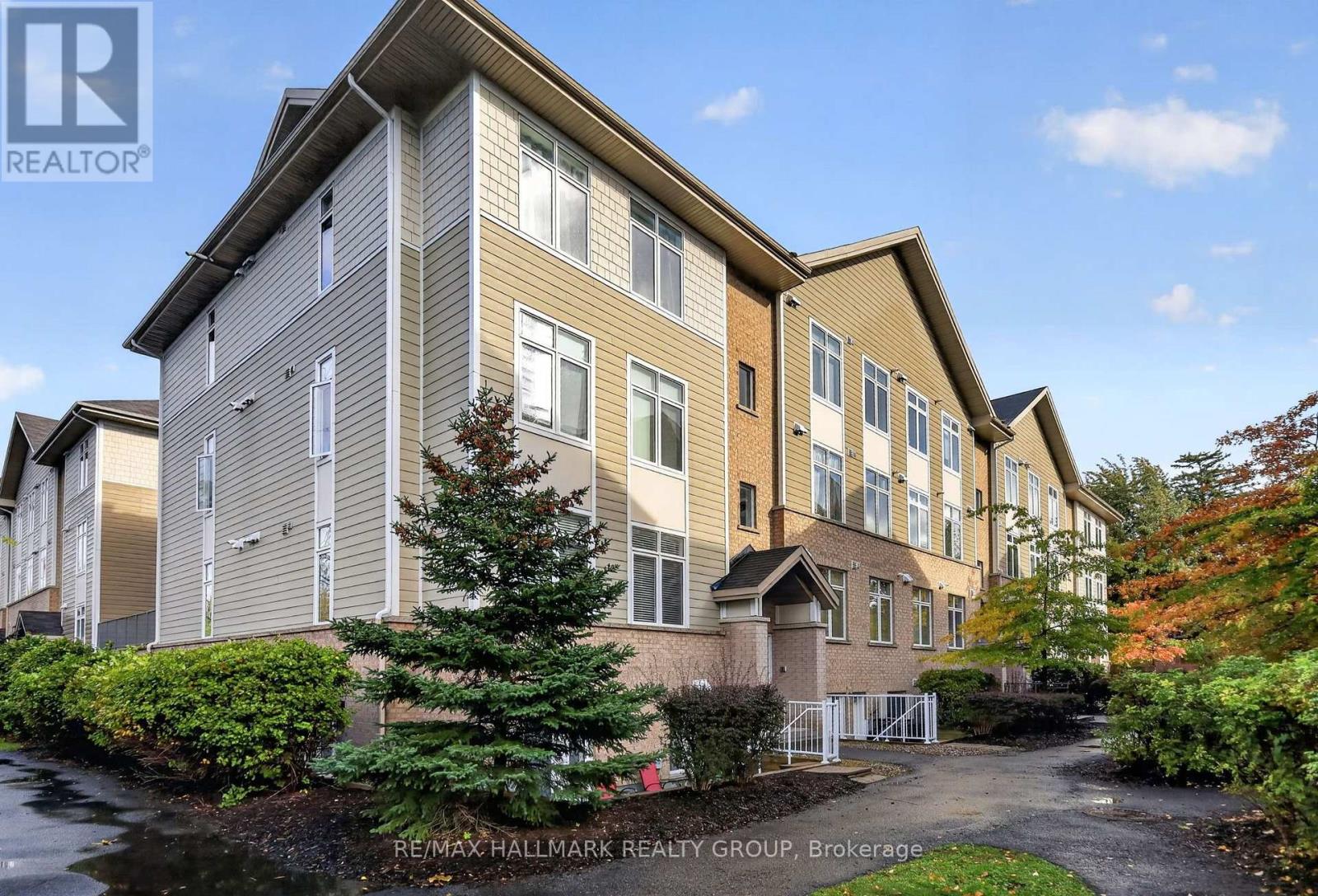 D - 318 EVEREST PRIVATE, ottawa, Ontario