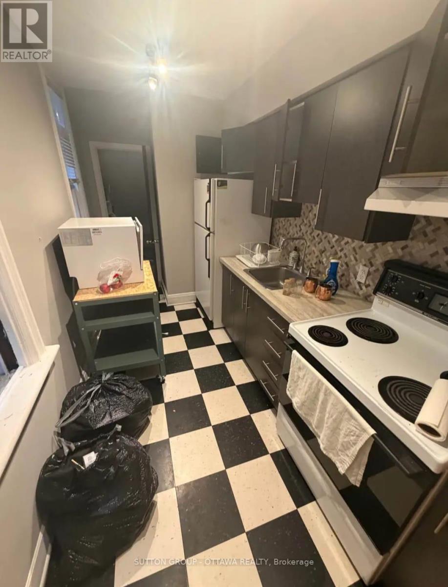 607 Maclaren Street, Ottawa, Ontario  K1R 5K8 - Photo 2 - X13809102