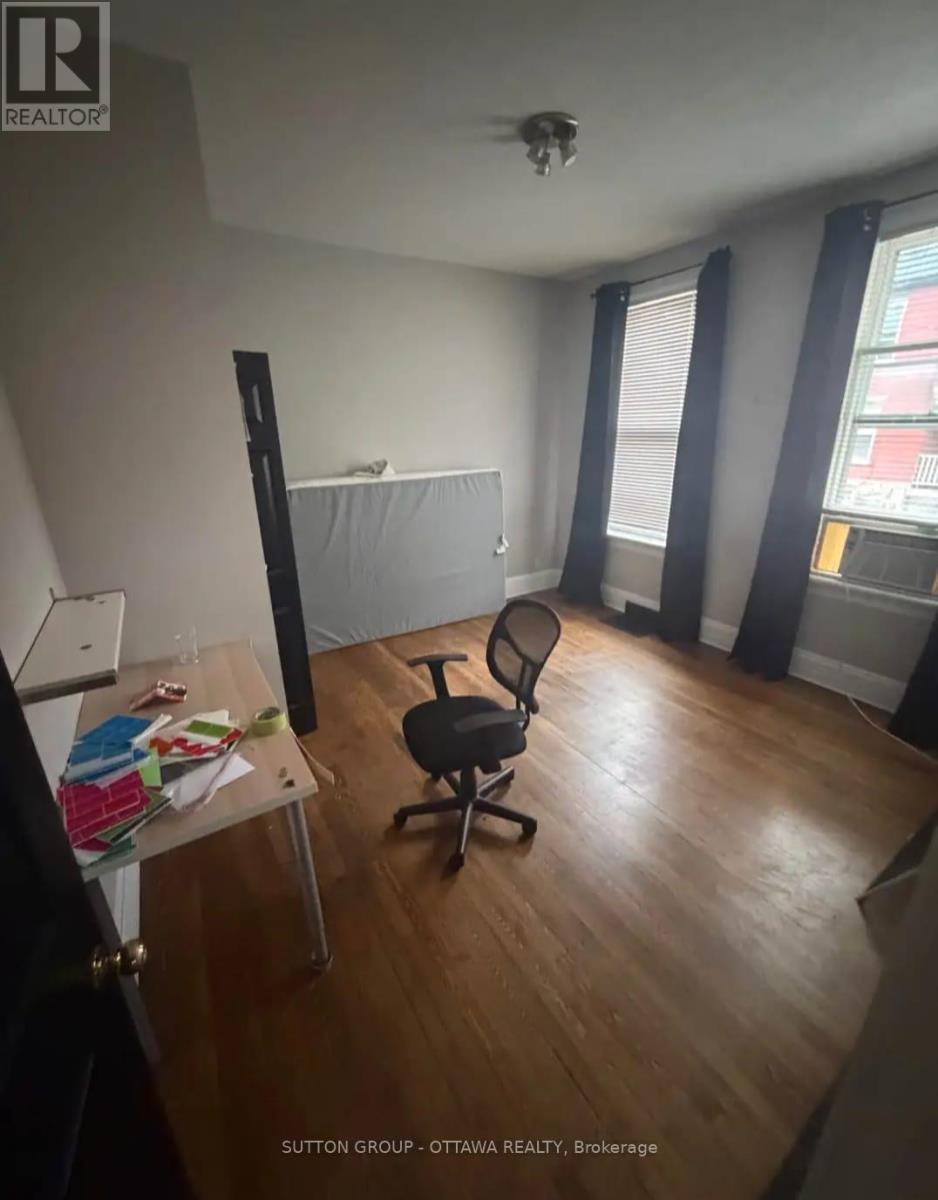 607 Maclaren Street, Ottawa, Ontario  K1R 5K8 - Photo 3 - X13809102