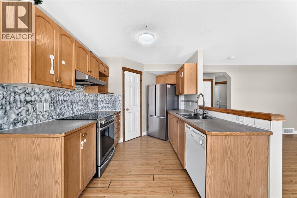 145 Martinvalley Crescent NE, Calgary, Alberta  T3J 4L7 - Photo 5 - A2351968