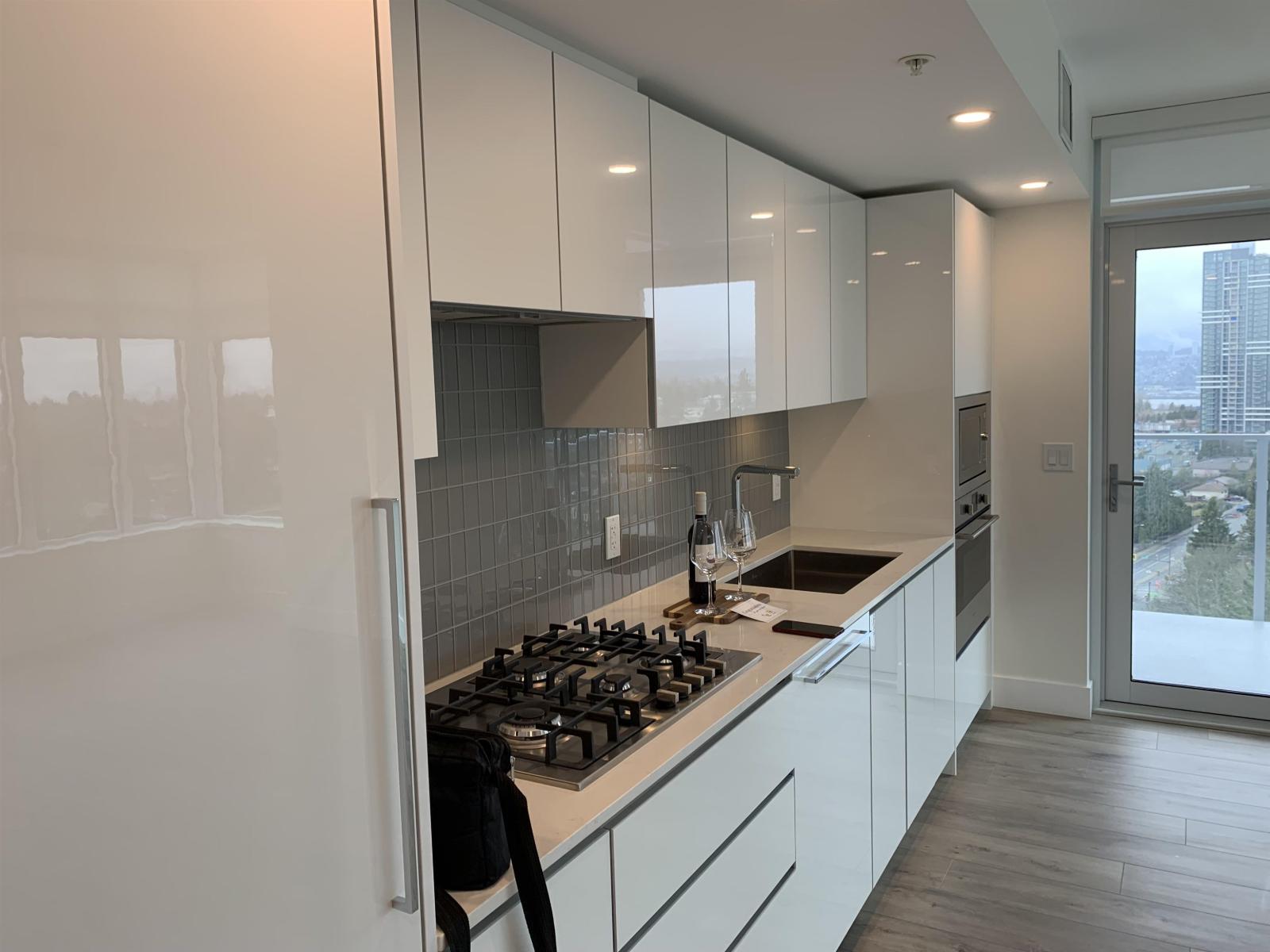 1808 10428 WHALLEY BOULEVARD