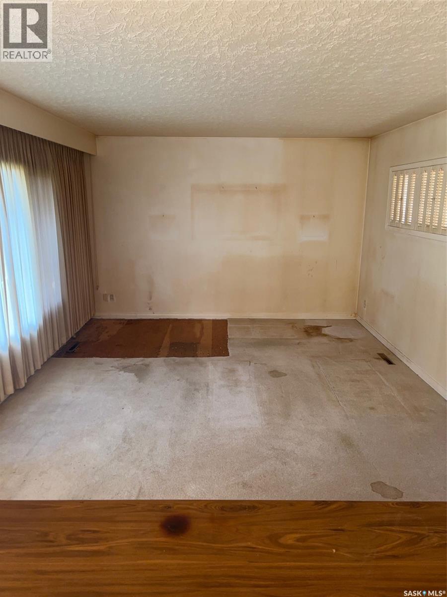 1605 Landa Street, Saskatoon, Saskatchewan  S7J 0P5 - Photo 2 - SK051023
