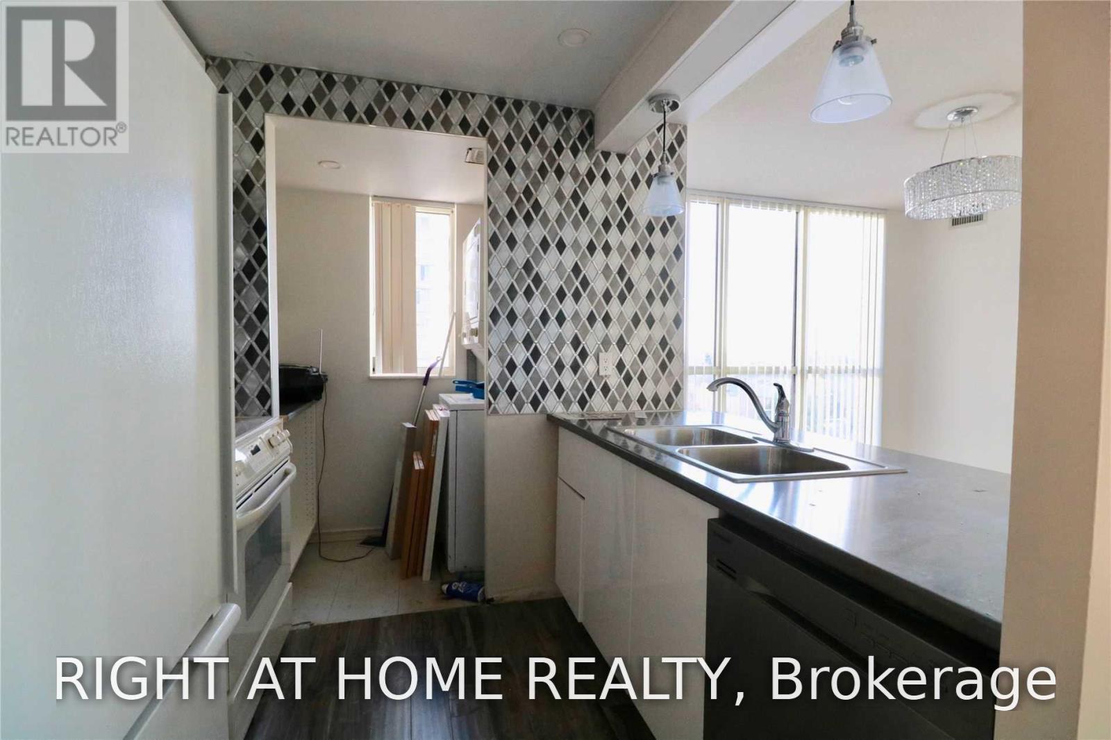 704 - 285 Enfield Place, Mississauga, Ontario  L5B 4L8 - Photo 12 - W14084816