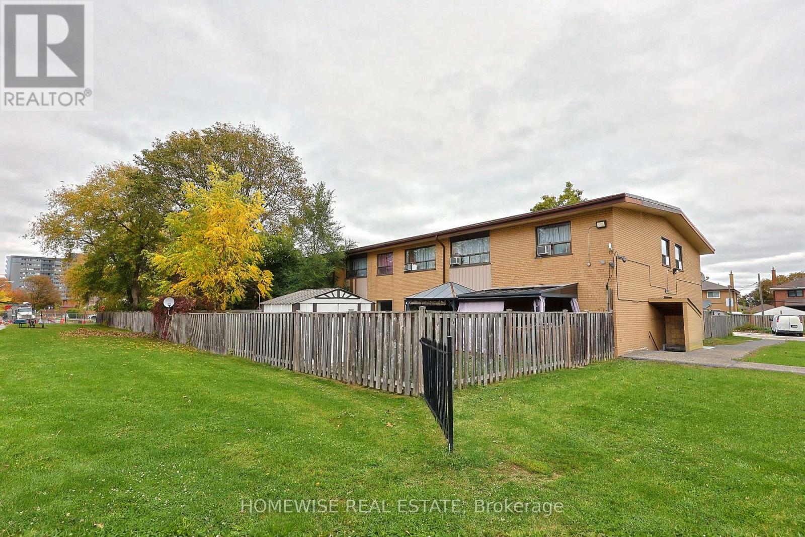 8 - 31 SEDGELEY DRIVE, Toronto, Ontario
