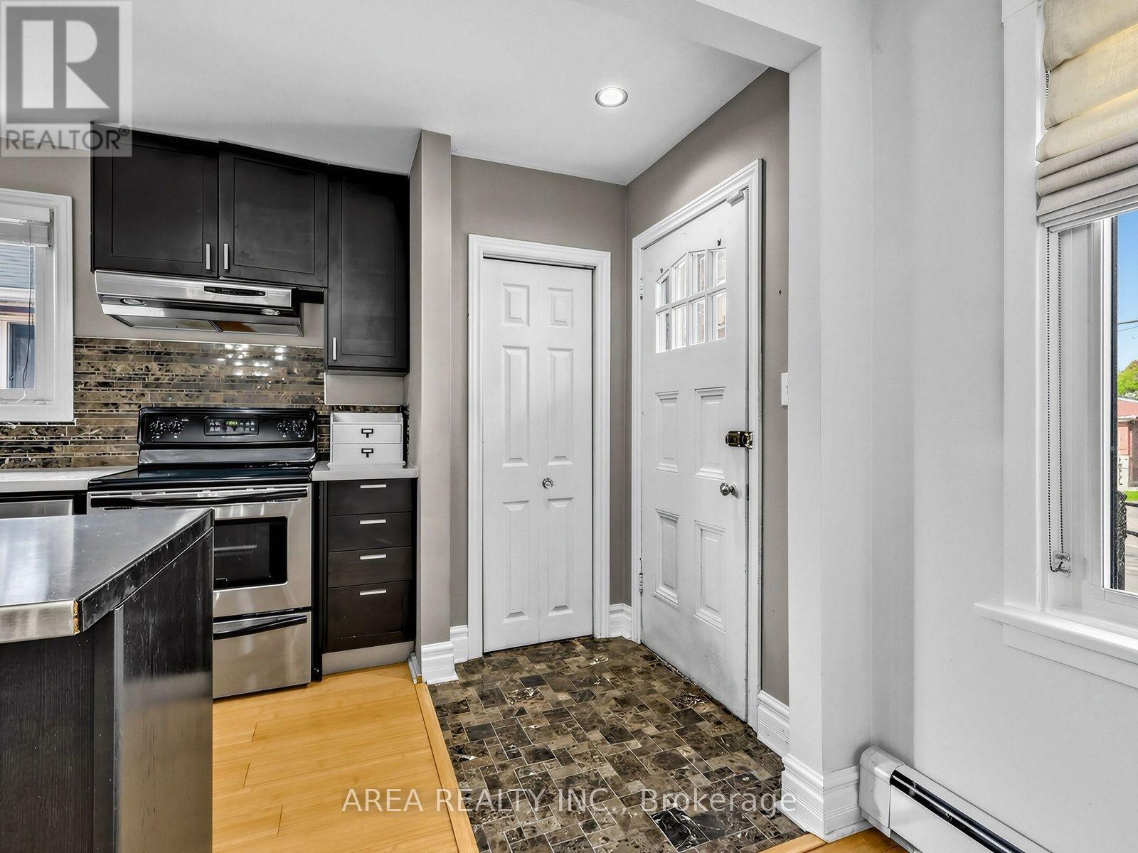 867 Glencairn Avenue, Toronto, Ontario  M6B 2A4 - Photo 4 - W14084844