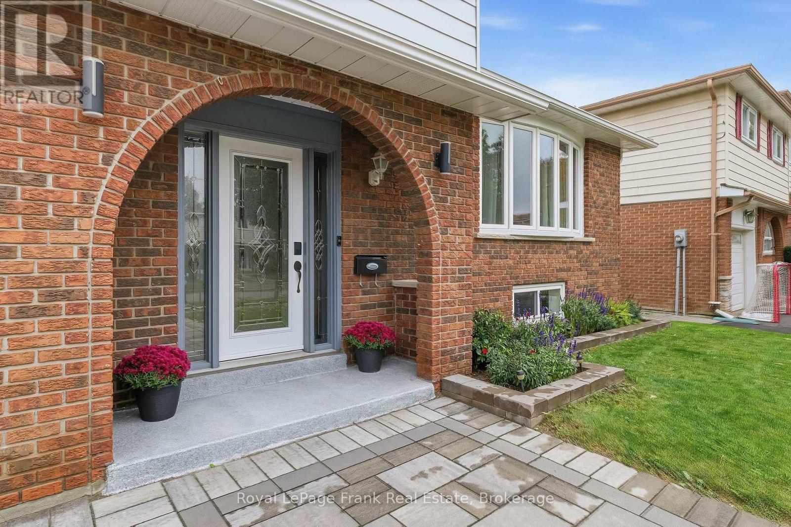 15 Hillier Street, Clarington, Ontario  L1C 3S5 - Photo 2 - E14084432