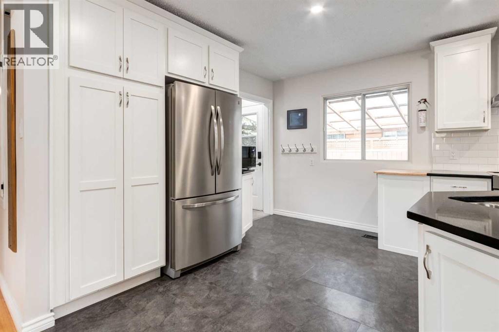36 Hudson Road NW, Calgary, Alberta  T2K 2A9 - Photo 6 - A2350497