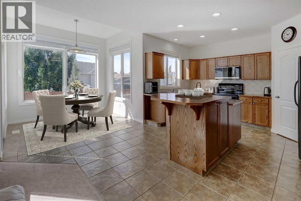 27 Rockyspring Gate NW, Calgary, Alberta  T3G 5Z7 - Photo 4 - A2344869