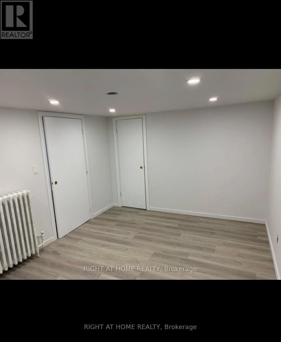 11 Rivercrest Road, Toronto (Lambton Baby Point), Ontario  M6S 4H4 - Photo 8 - W14084852