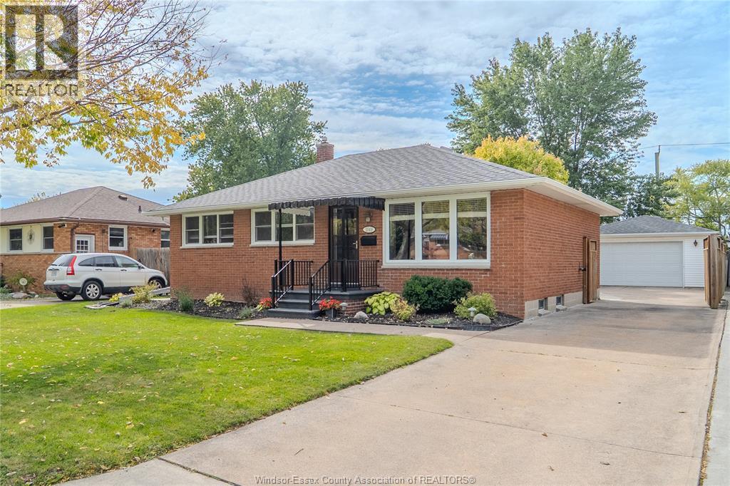1049 BUCKINGHAM ROAD, Windsor, Ontario