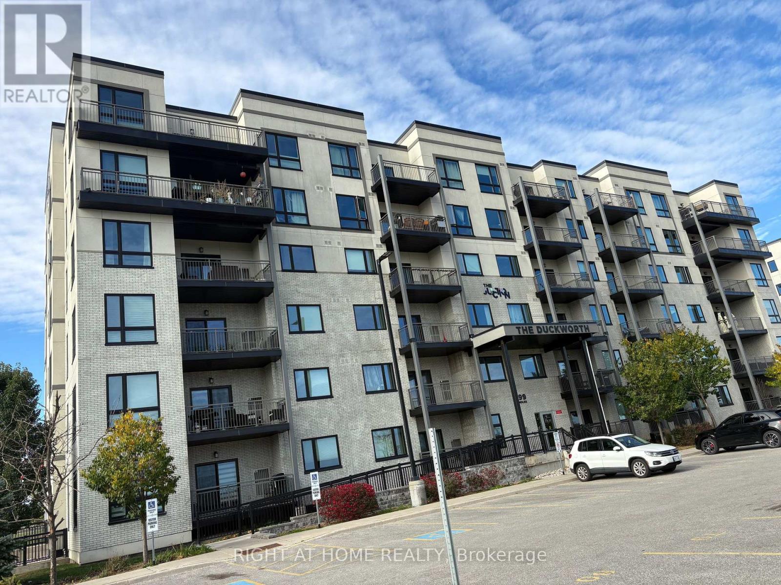 305 - 299 CUNDLES ROAD E, Barrie, Ontario