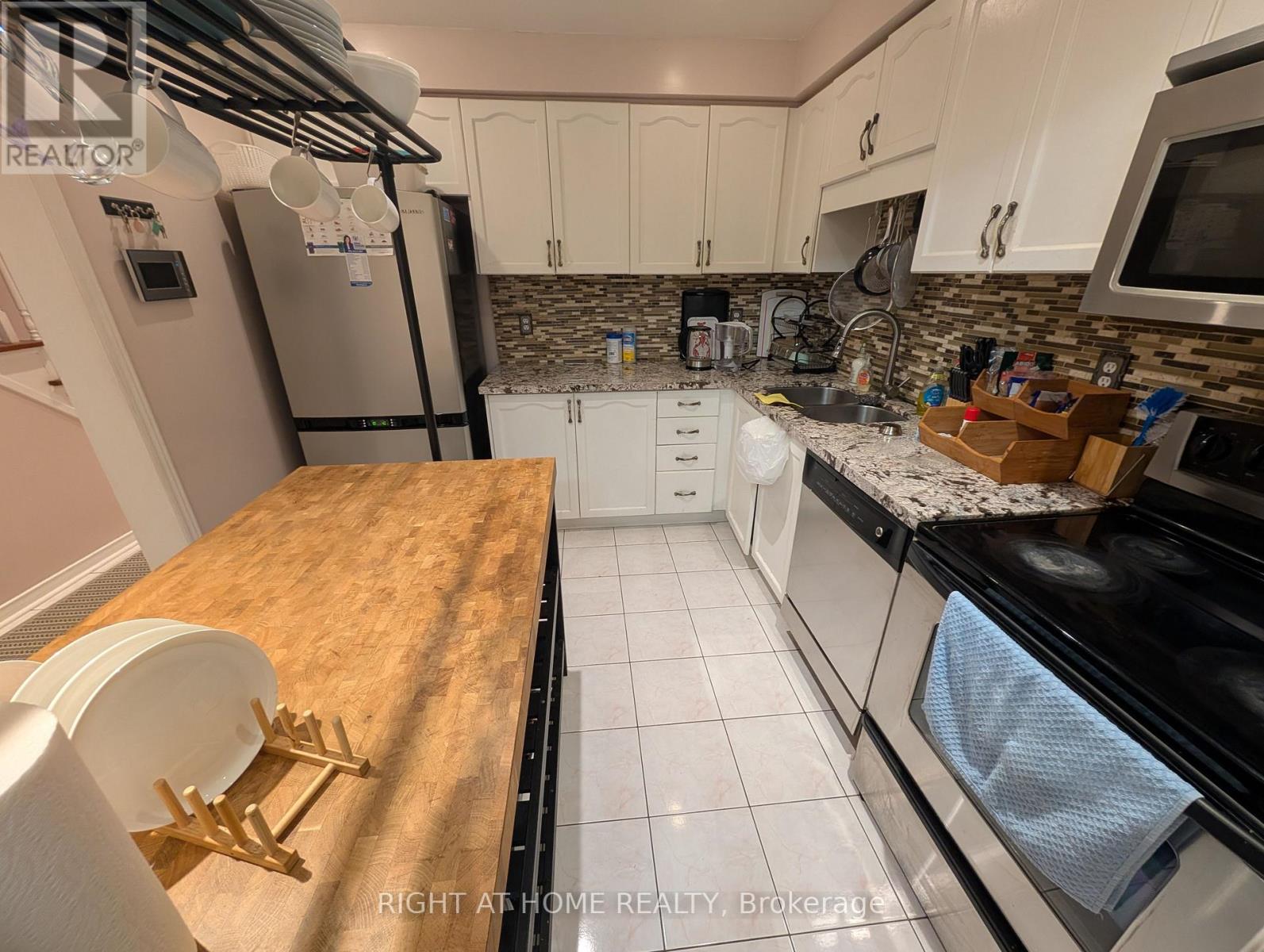 Upper - 3843 Densbury Drive, Mississauga, Ontario  L5N 6Z3 - Photo 9 - W14084902