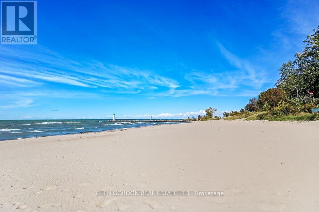 10282 Birch Lane, Lambton Shores, Ontario  N0M 1T0 - Photo 2 - X14084972