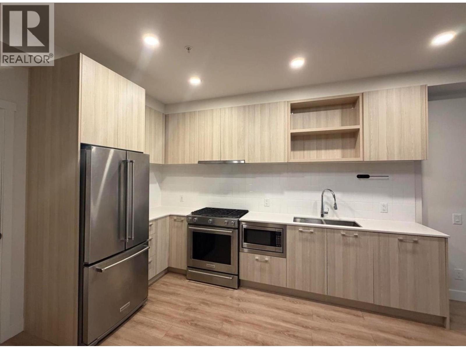 215 721 Anskar Court, Coquitlam, British Columbia  V3J 0L4 - Photo 4 - R3175330