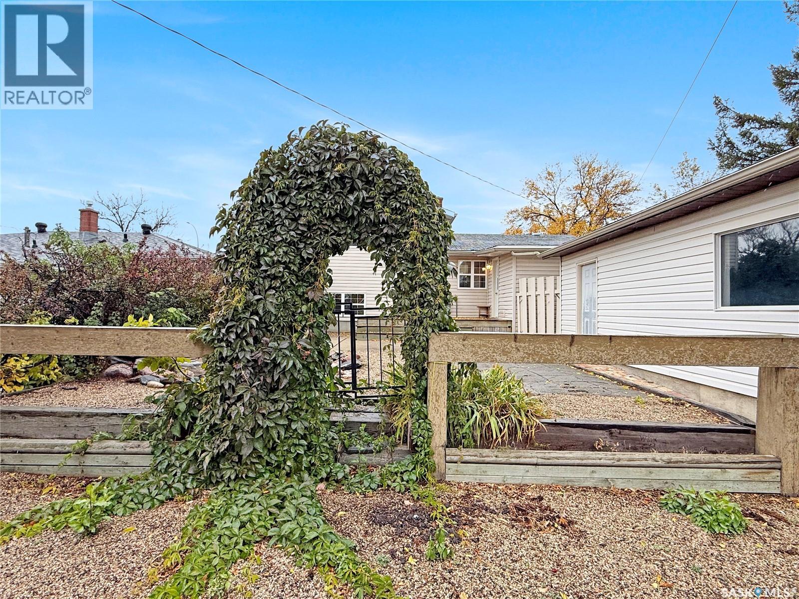 943 11th Avenue Ne, Swift Current, Saskatchewan  S9H 2V5 - Photo 31 - SK051144