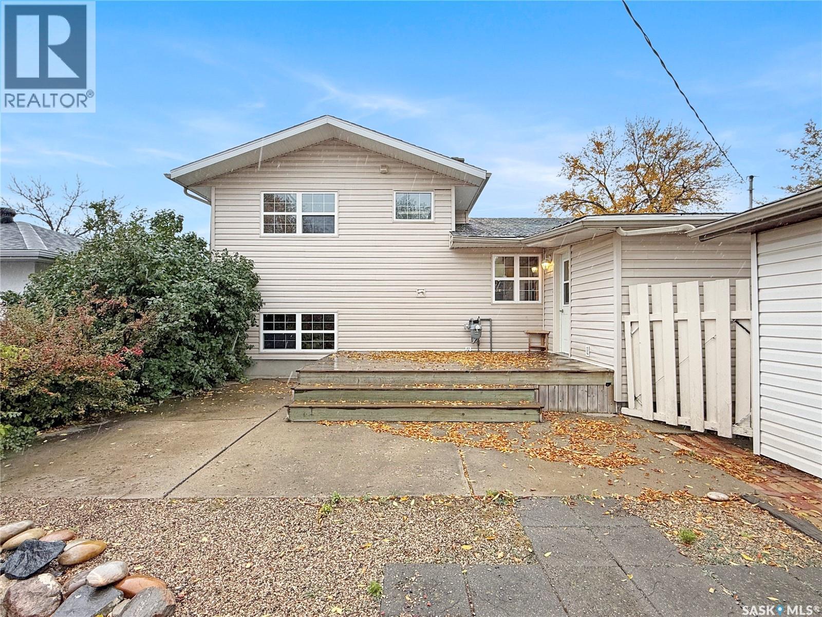 943 11th Avenue Ne, Swift Current, Saskatchewan  S9H 2V5 - Photo 35 - SK051144
