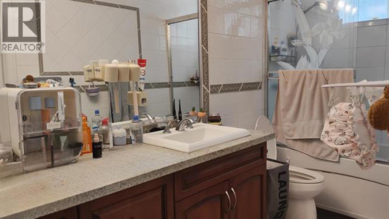8675 Armstrong Avenue, Burnaby, British Columbia V3N 2H4 - Photo 29 - R3175657