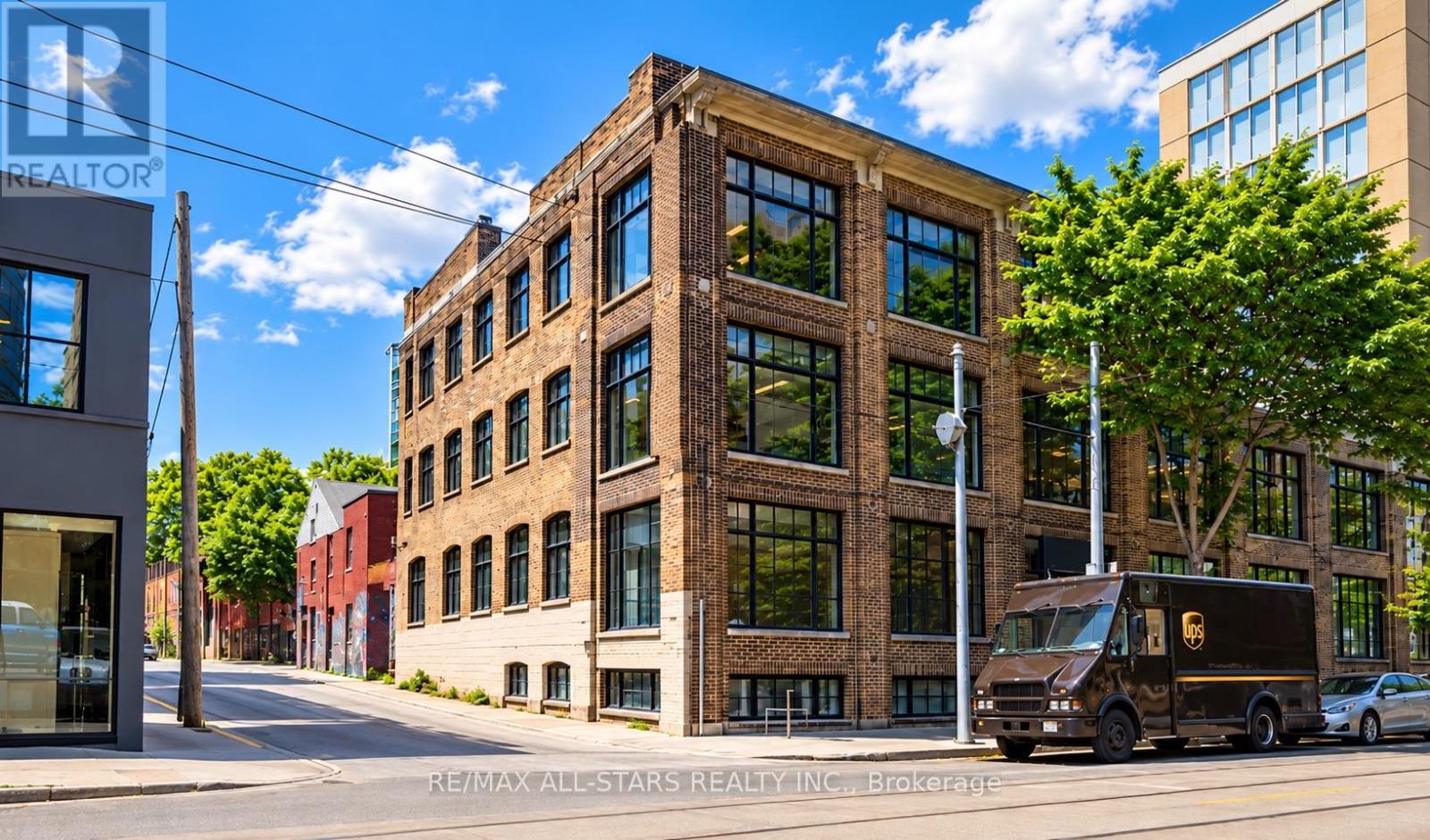 14 MCCAUL STREET, Toronto, Ontario