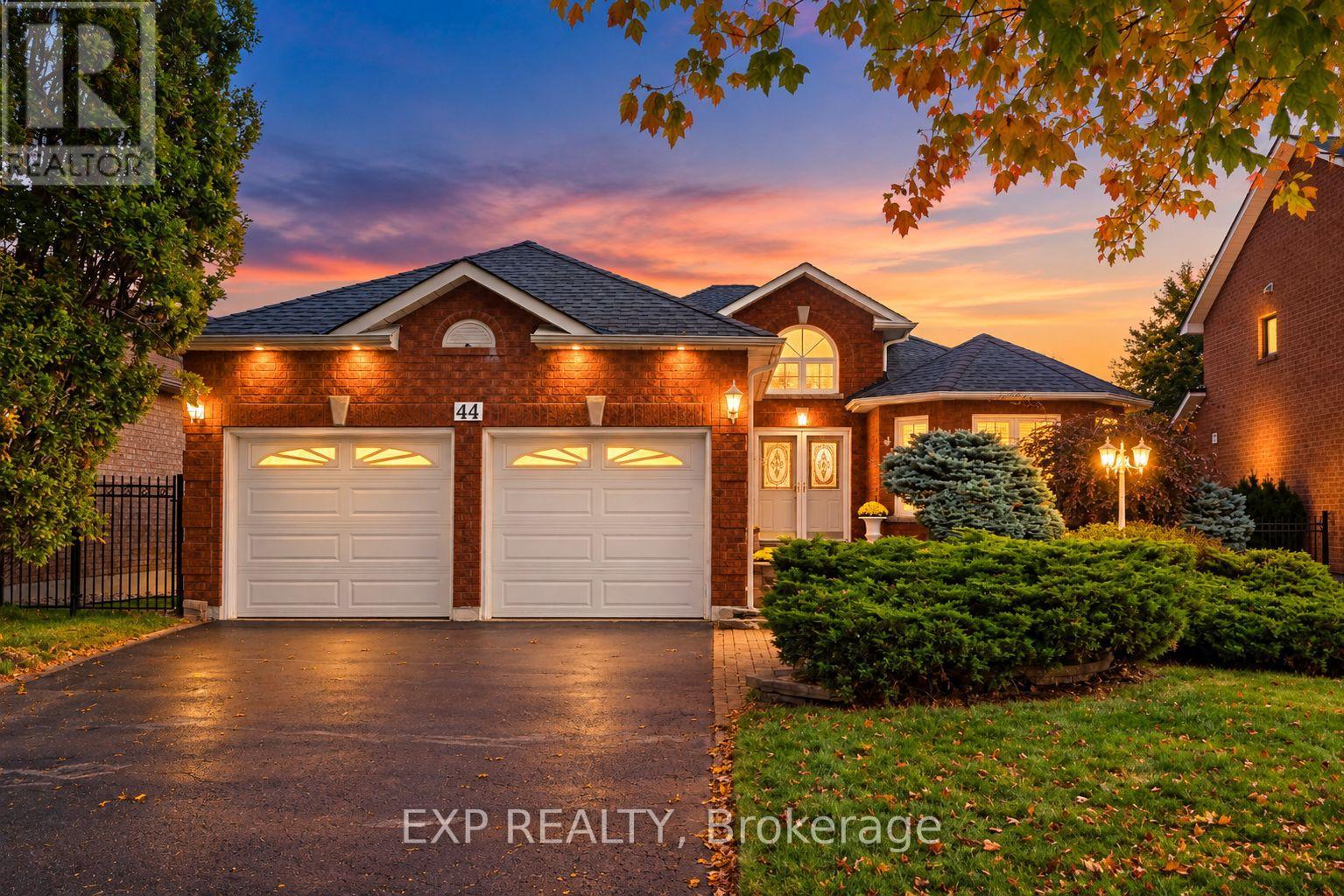 44 FINNEGAN PLACE, Whitby, Ontario