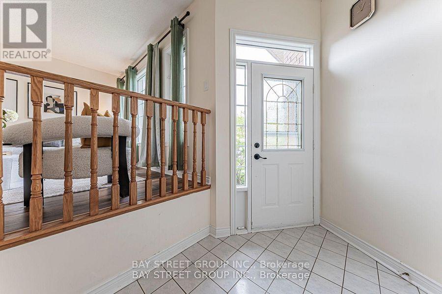 93 Sunbird Boulevard, Georgina, Ontario  L4P 3V8 - Photo 2 - N14085126