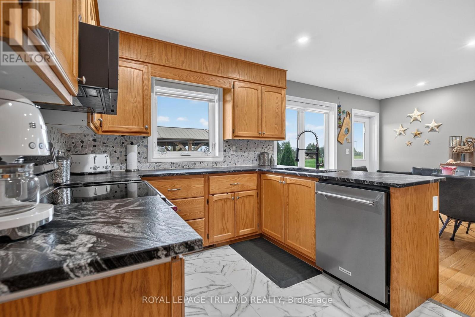 8578 Vance Drive, Lambton Shores, Ontario  N0N 1J7 - Photo 25 - X14085166