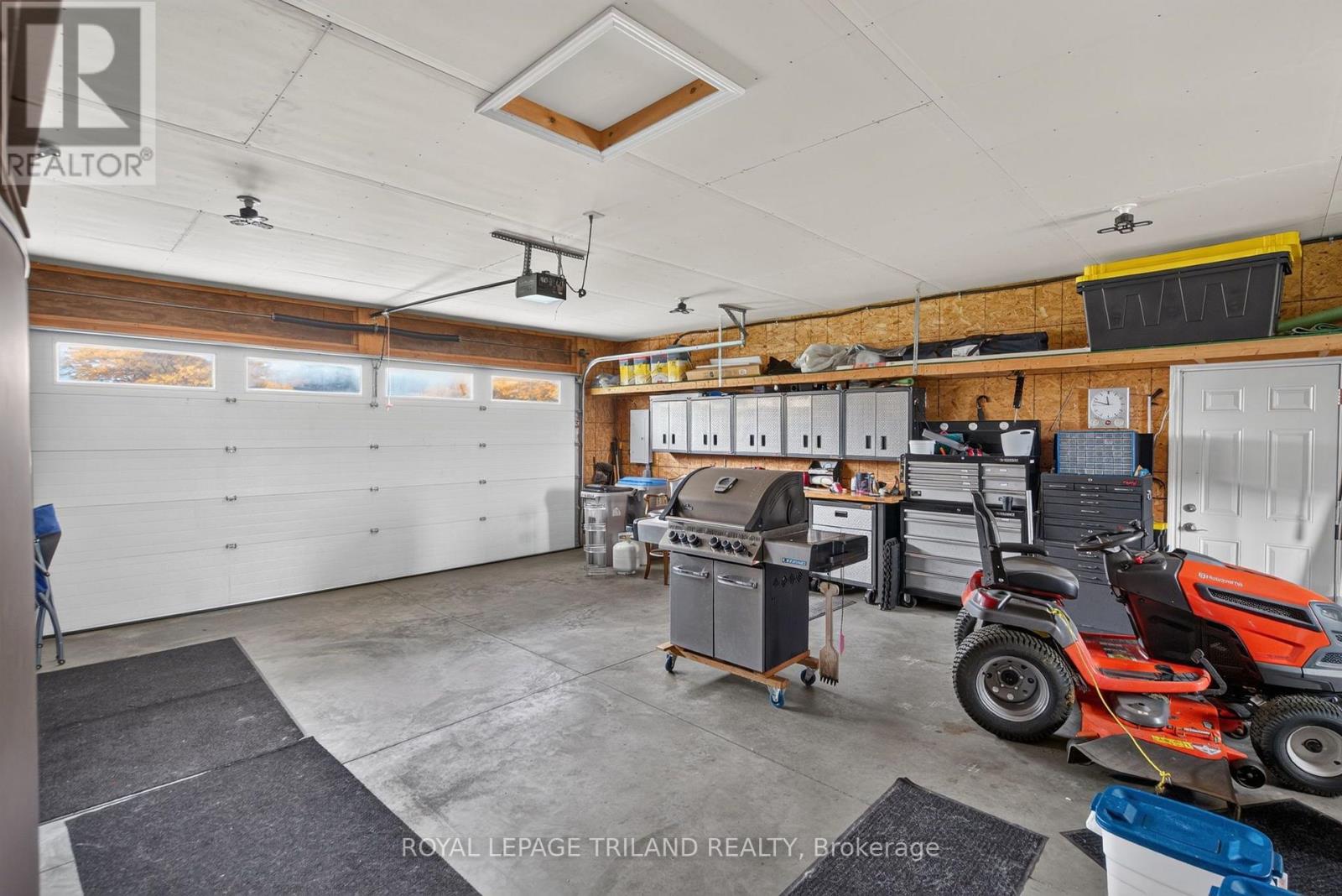 8578 Vance Drive, Lambton Shores, Ontario  N0N 1J7 - Photo 46 - X14085166