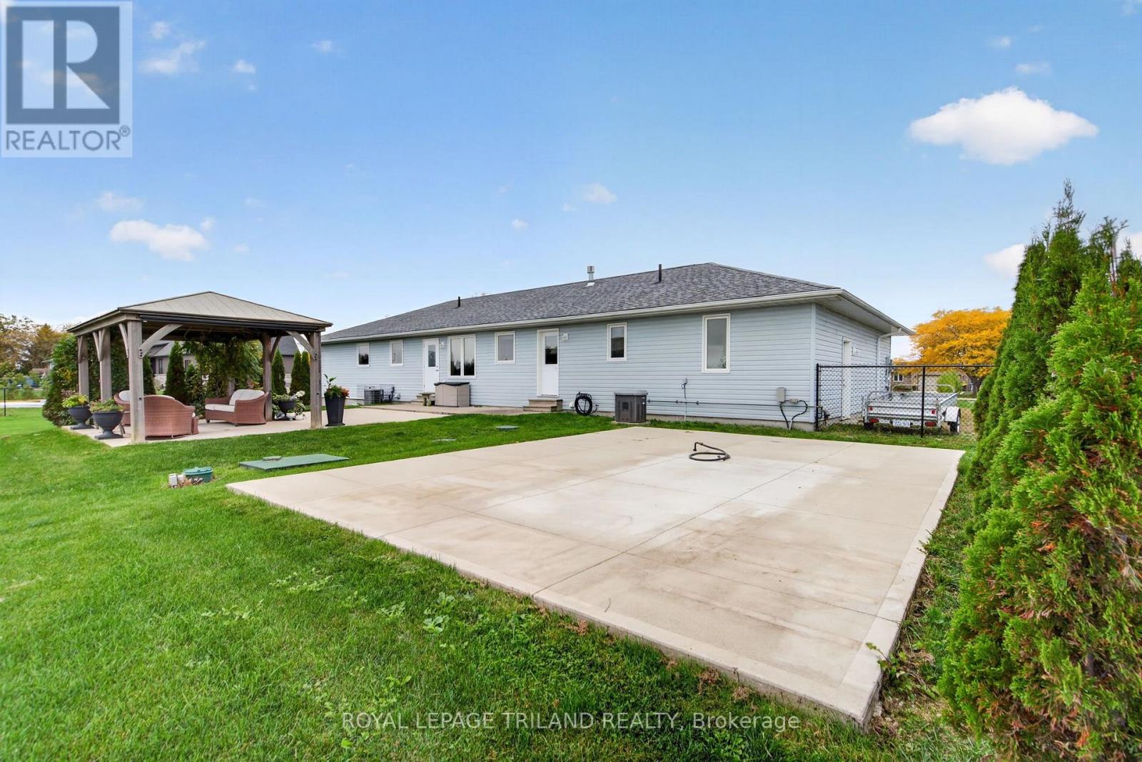 8578 Vance Drive, Lambton Shores, Ontario  N0N 1J7 - Photo 6 - X14085166