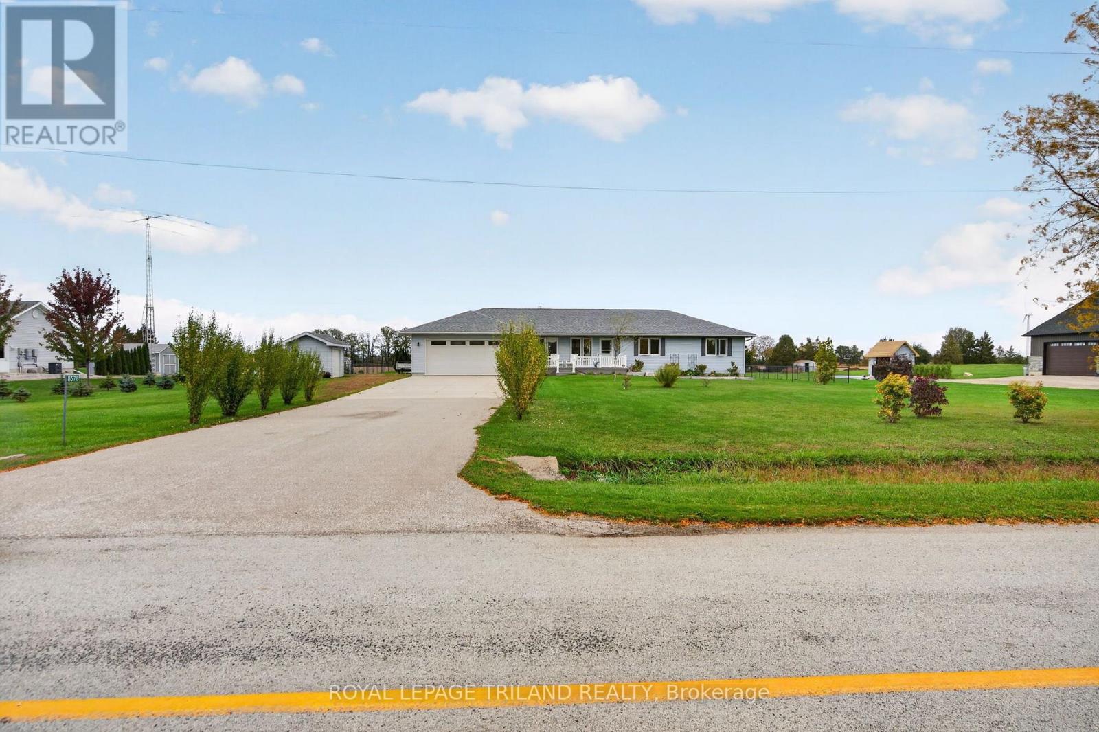 8578 Vance Drive, Lambton Shores, Ontario  N0N 1J7 - Photo 9 - X14085166