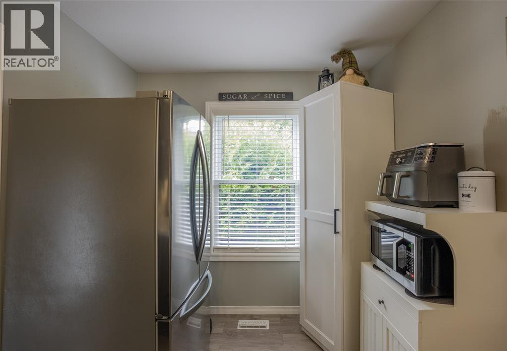 549 Cromwell Street, Sarnia, Ontario  N7T 3Z5 - Photo 6 - 26025003