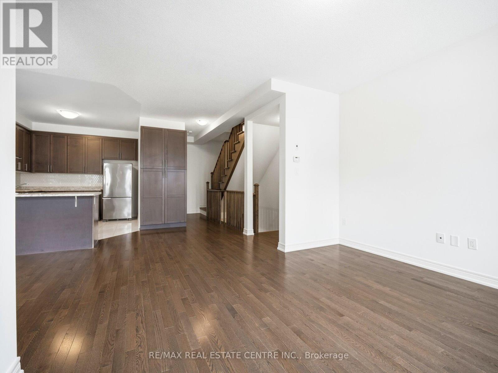 109 Fruitvale Circle, Brampton, Ontario  L7A 5C4 - Photo 9 - W13784576