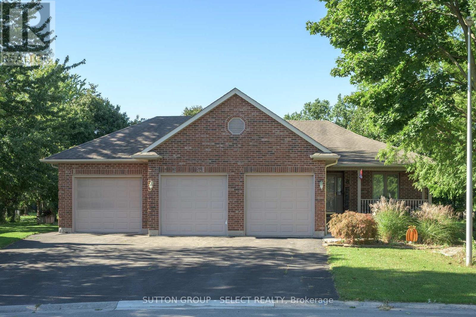 8 KENNEDY COURT, Middlesex Centre, Ontario
