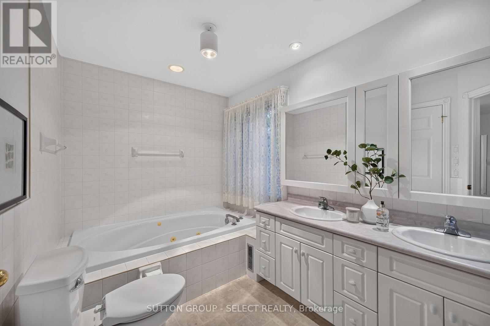 8 Kennedy Court, Middlesex Centre, Ontario  N0M 2A0 - Photo 18 - X14085228