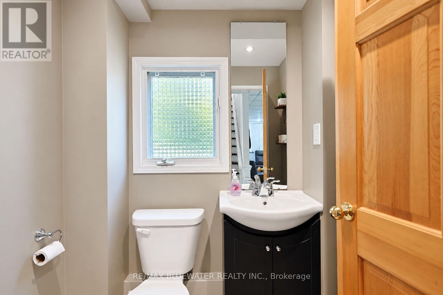 8437 Defore Drive, Lambton Shores, Ontario  N0M 1T0 - Photo 15 - X14085270