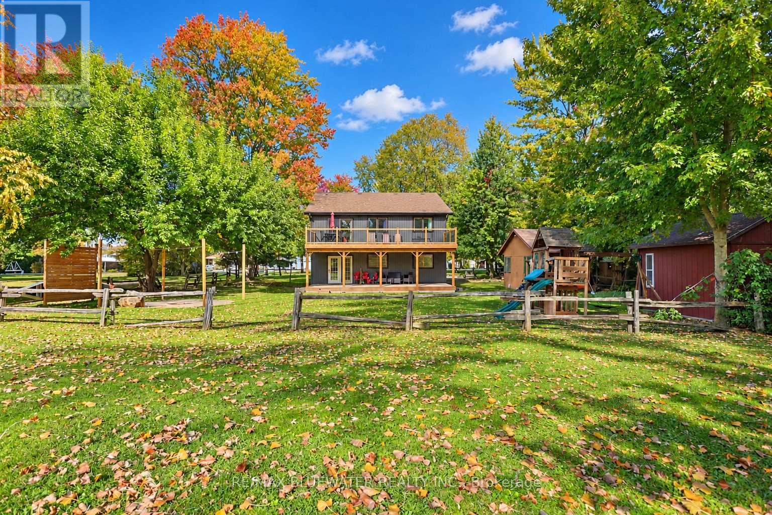 8437 Defore Drive, Lambton Shores, Ontario  N0M 1T0 - Photo 2 - X14085270