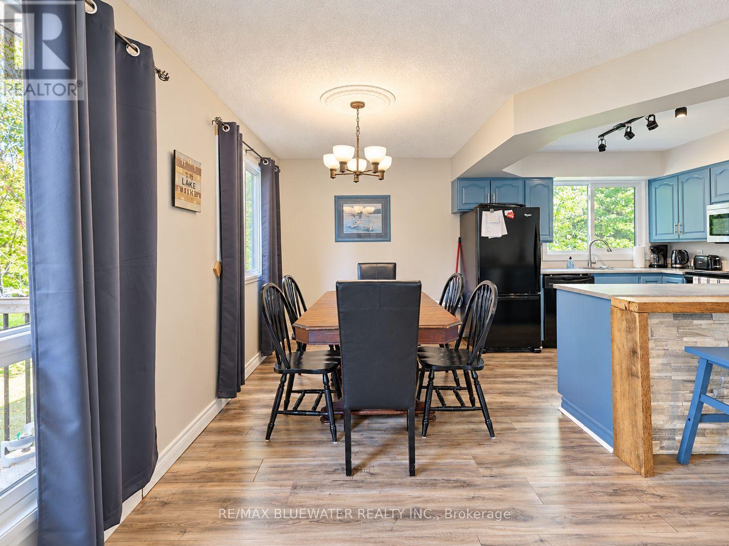 8437 Defore Drive, Lambton Shores, Ontario  N0M 1T0 - Photo 21 - X14085270