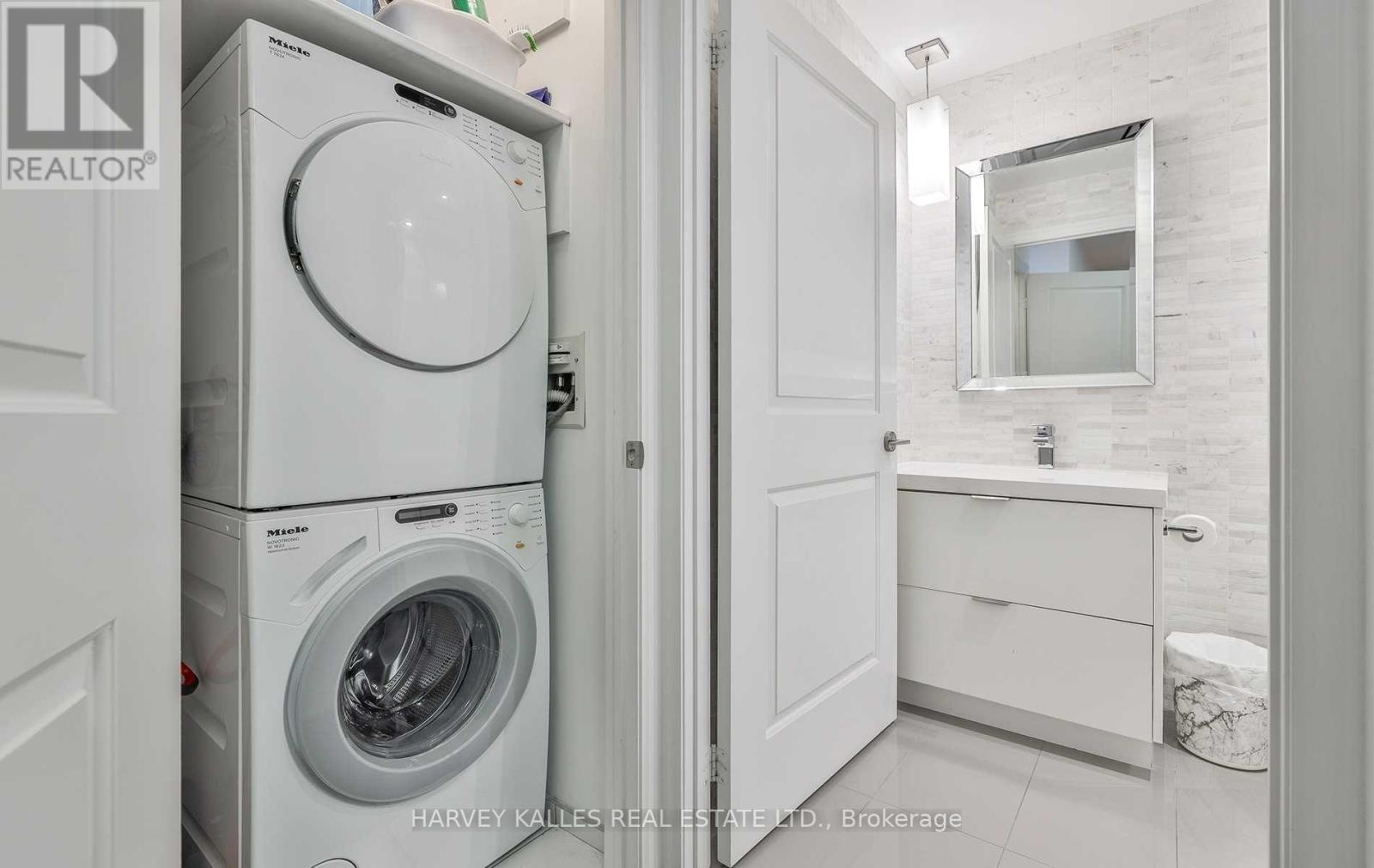 3503 - 8 The Esplanade Avenue, Toronto, Ontario  M5E 0A6 - Photo 17 - C14085234
