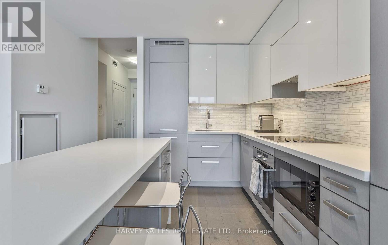 3503 - 8 The Esplanade Avenue, Toronto, Ontario  M5E 0A6 - Photo 5 - C14085234
