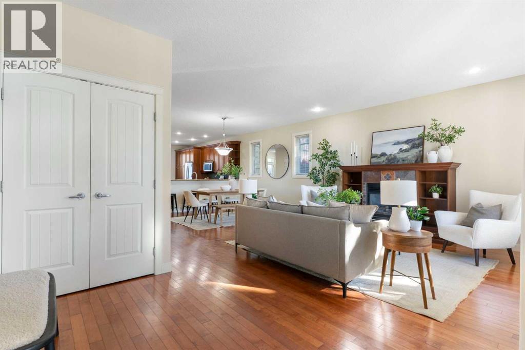 126 30 Avenue NE, Calgary, Alberta  T2E 2C8 - Photo 3 - A2352739