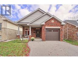 17 HILLVIEW DRIVE, Newmarket, Ontario