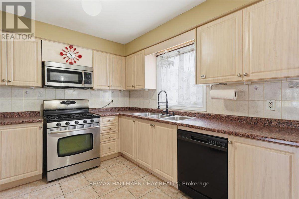 Main/upper - 484 Ferndale Drive N, Barrie (Northwest), Ontario  L4N 0S1 - Photo 12 - S14085326