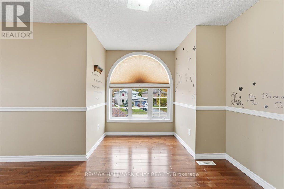 Main/upper - 484 Ferndale Drive N, Barrie (Northwest), Ontario  L4N 0S1 - Photo 20 - S14085326