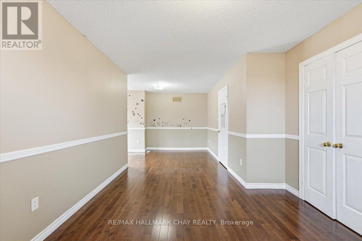 Main/upper - 484 Ferndale Drive N, Barrie (Northwest), Ontario  L4N 0S1 - Photo 21 - S14085326