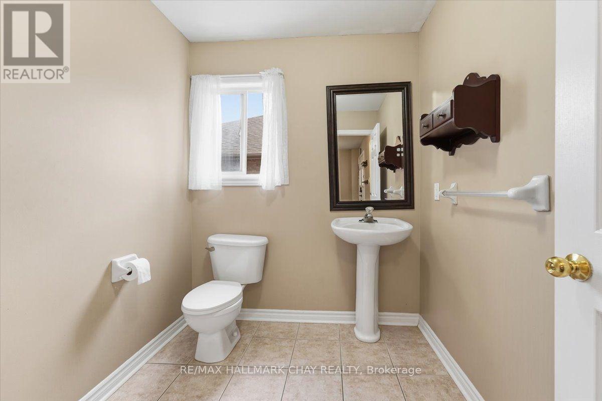 Main/upper - 484 Ferndale Drive N, Barrie (Northwest), Ontario  L4N 0S1 - Photo 26 - S14085326